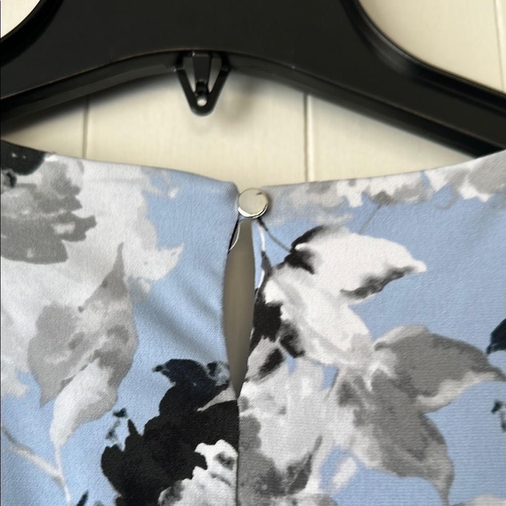 Calvin Klein Women's Blue Floral Top - Picture 3 of 7